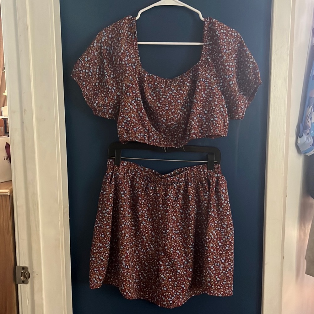Flower set , short pant and crop top, never worn